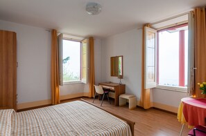 2 bedrooms, desk, free WiFi, bed sheets