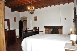 2 chambres, fer et planche à repasser, lit parapluie, draps fournis