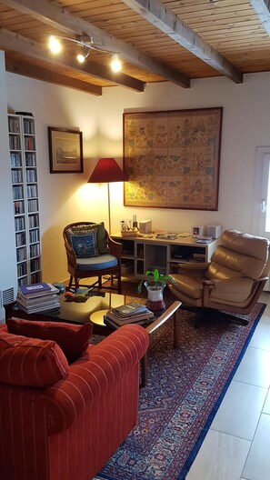 Libros, biblioteca musical y estéreo 