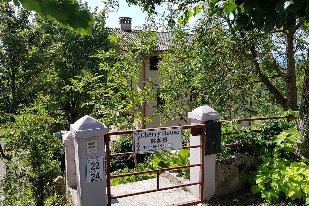 A stay at Cherry House will provide you a real Italian Country Escape.