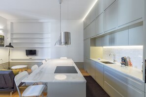 Fridge, microwave, oven, stovetop