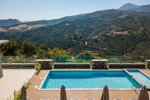 Aloni Villa, an Authentic Countryside Retreat