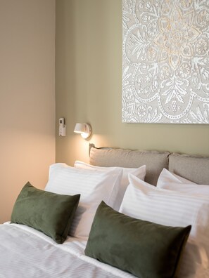 4 bedrooms, in-room safe, desk, iron/ironing board