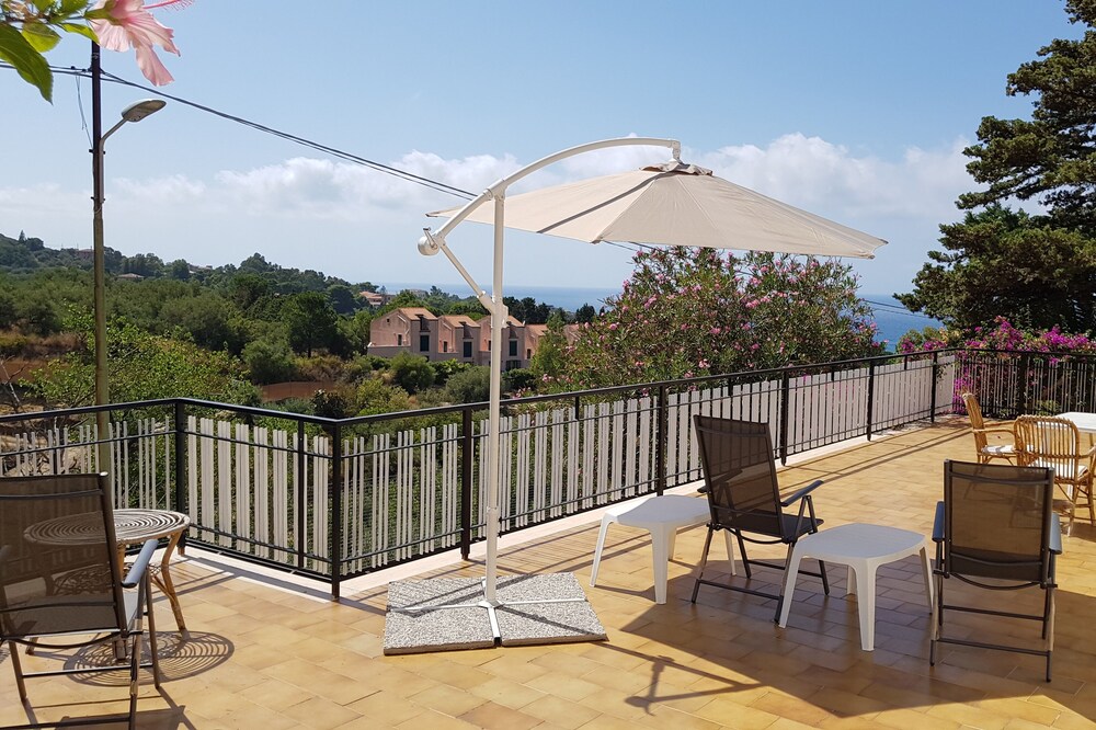 Rosetta1-panoramic Villa 1 km from the center of Cefalù