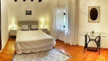 5 bedrooms, WiFi, bed sheets