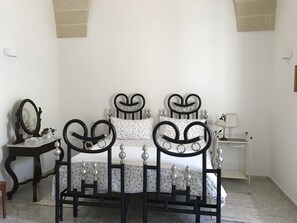 1 chambre, fer et planche à repasser, Wi-Fi gratuit, draps fournis