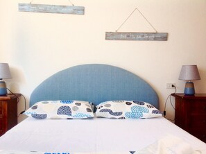 3 bedrooms, desk, iron/ironing board, travel cot