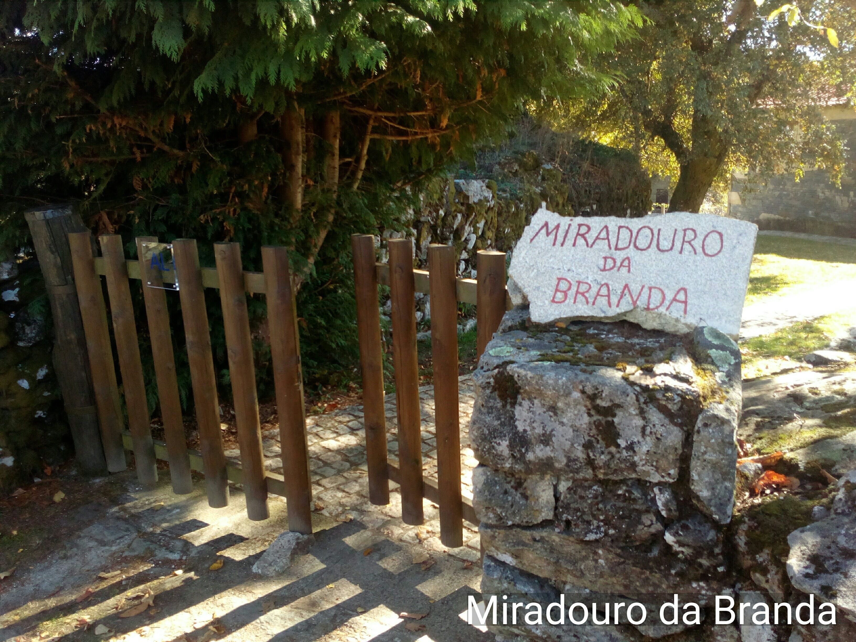 House situated in one of the most soft candles of the Alto Minho