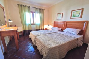 2 bedrooms, in-room safe, iron/ironing board, free WiFi