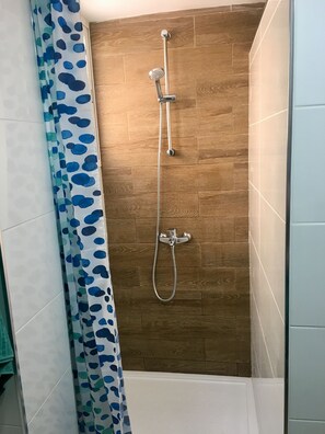 Shower, towels