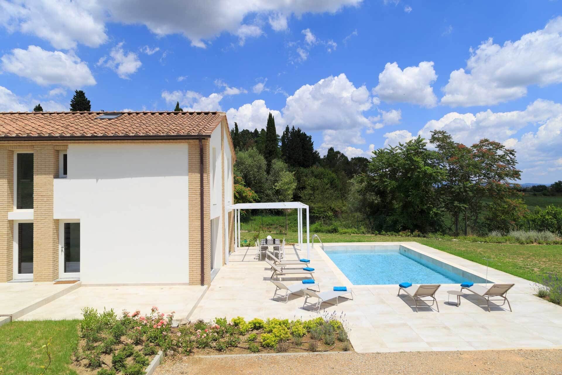 House with Modern Design, Pool, Views of the Sienese Countryside, Air Conditioning