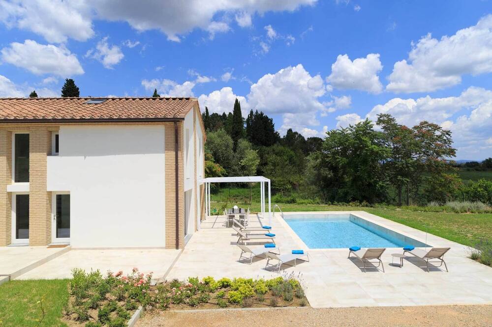 House with Modern Design, Pool, Views of the Sienese Countryside, Air Conditioning