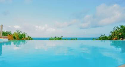 Boutique Villa on the Rocks with Stunning Sea Views,Infinity Pool &Private Jetty