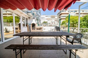 Outdoor dining - CAPARICA BEACH CHARMING (Costa da Caparica)