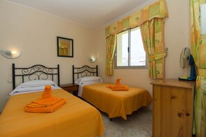2 bedrooms, iron/ironing board, bed sheets - Santa Maria 88 - Two Bed (Costa Adeje)