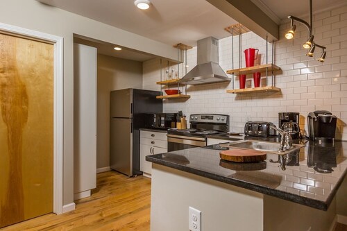 Classy 1BR Steps from WF Hospital - Free Parking