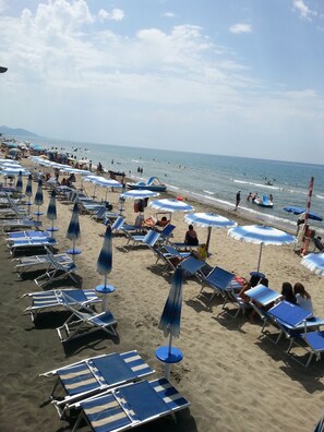 Beach nearby - Apartment in Villa Valentini, Seafront, Gulf of Gaeta parking included (Minturno)