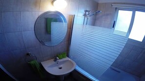 Hair dryer, towels, shampoo - VILLA GALLERIA IN PERVOLIA LARNACA (Larnaca)