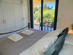 3 bedrooms, iron/ironing board, travel crib, WiFi (free)
