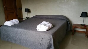4 Schlafzimmer, Bügeleisen/Bügelbrett, WLAN, Bettwäsche