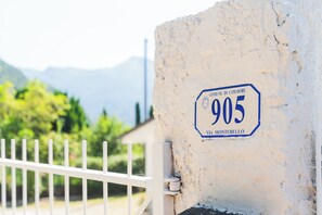 Exterior detail - Comfortable new villa, quiet and relaxing Tuscan countryside, nature, sun, sea (Camaiore)