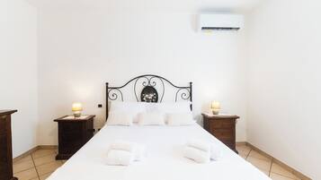 2 Schlafzimmer, Zimmersafe, Schreibtisch, BĂŒgeleisen/BĂŒgelbrett