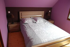 2 slaapkamers, een strijkplank/strijkijzer, gratis wifi, beddengoed