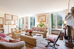 TV - LIMONAIA Romantic Farmhouse in the Pinewood, Private Pool close to the Beach (Migliarino)