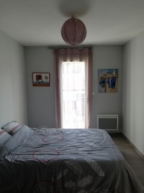 3 bedrooms, iron/ironing board, Internet, bed sheets