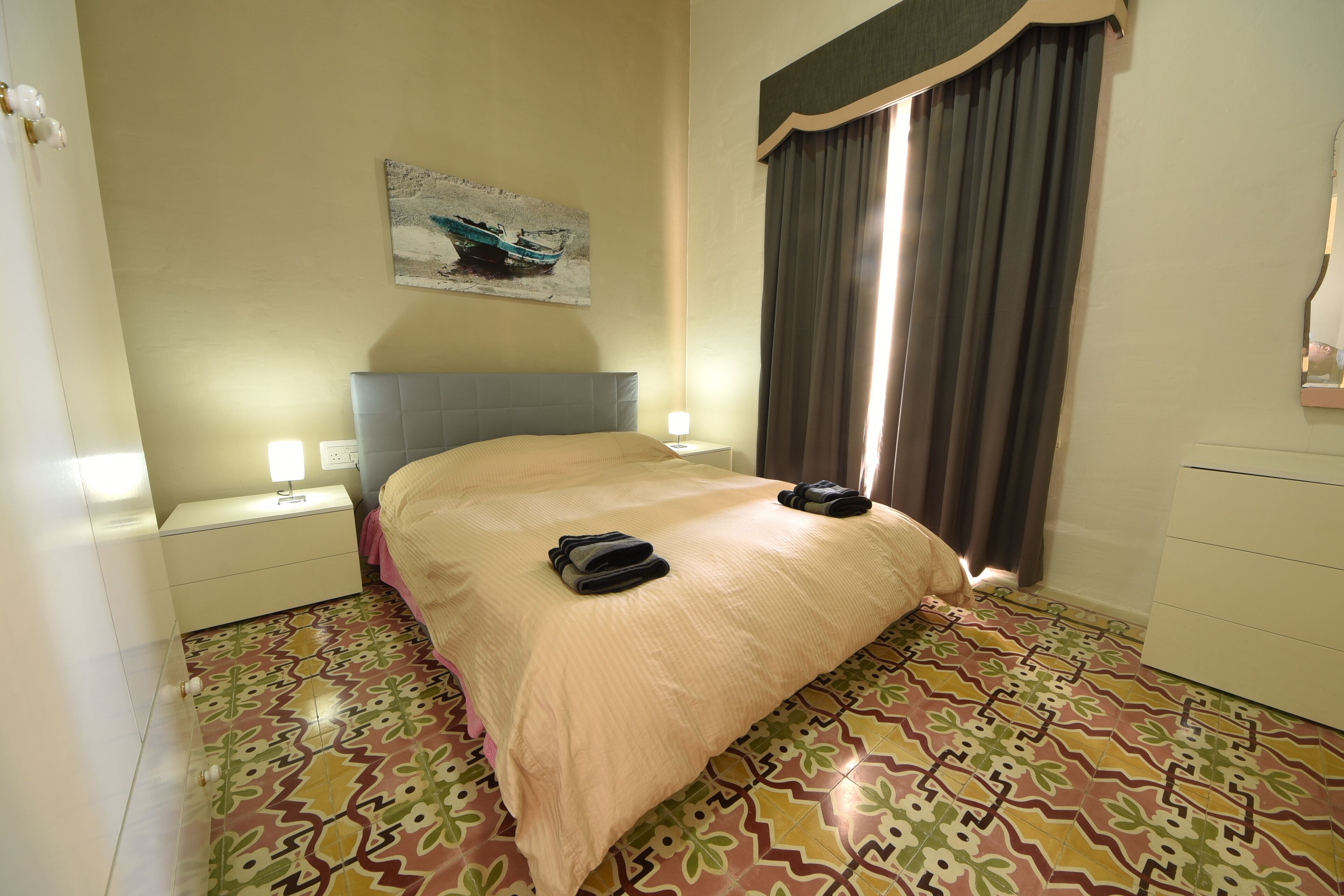 3 bedrooms, in-room safe, desk, soundproofing