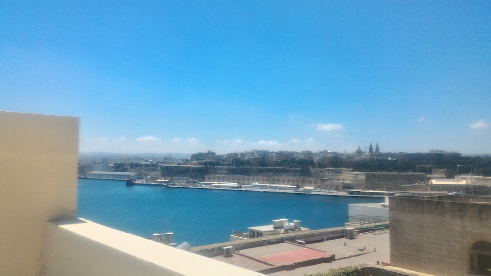 Espléndida Casa Medieval Con Excelentes Vistas Al Mar De La Valeta - Malta