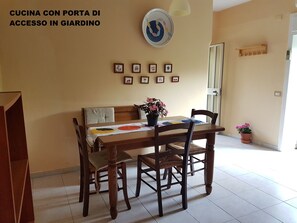 Dining - mimosas at the beginning of the Amalfi coast (Vietri Sul Mare)