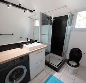 Shower, hair dryer, towels, toilet paper - House with sea view, beach on foot (PORTICCIO)