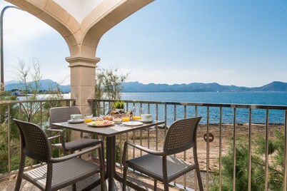 Sunset Villa Nixe - Terrace with open view to the Bay of Pollença and Cap Formentor