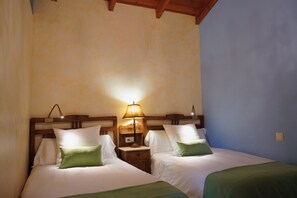 2 bedrooms, desk, iron/ironing board, travel cot - La Majada de Peñacorada I C.R Ideal with children in the foothills of Picos de Europa (Fuentes de Peñacorada)