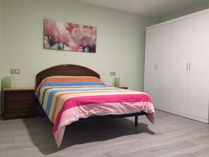 3 Schlafzimmer, Bügeleisen/Bügelbrett, Reisekinderbett, kostenloses WLAN