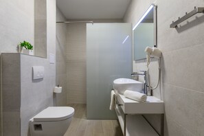 Combined shower/tub, hair dryer, bidet, towels - (B6) Penthouse apartment (Hvar)