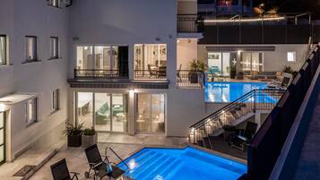 Outdoor pool, a heated pool