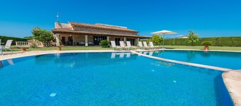 Villa SANT VICENS for 8 with swimming pool surrounded by nature