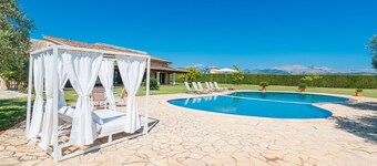 Villa SANT VICENS for 8 with swimming pool surrounded by nature