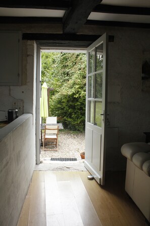 Télévision, cheminée, lecteur de DVD, vidéothèque