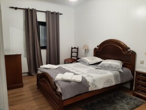 3 bedrooms, iron/ironing board, WiFi, bed sheets - Apartment rental (Pte. de Lima)