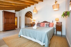 3 bedrooms, iron/ironing board, Internet, bed sheets