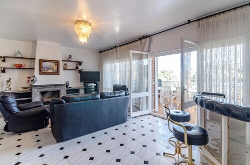 Club Villamar - Groups with an average age equal to or less than 21 years are not allowed!