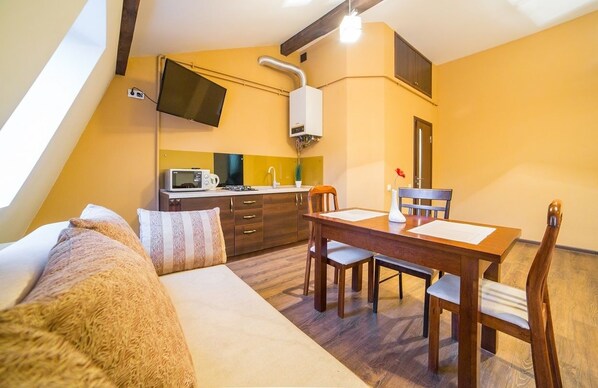 Studio (8/210) | Private kitchenette