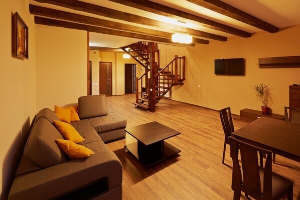 Apartment (8/25) | Living area
