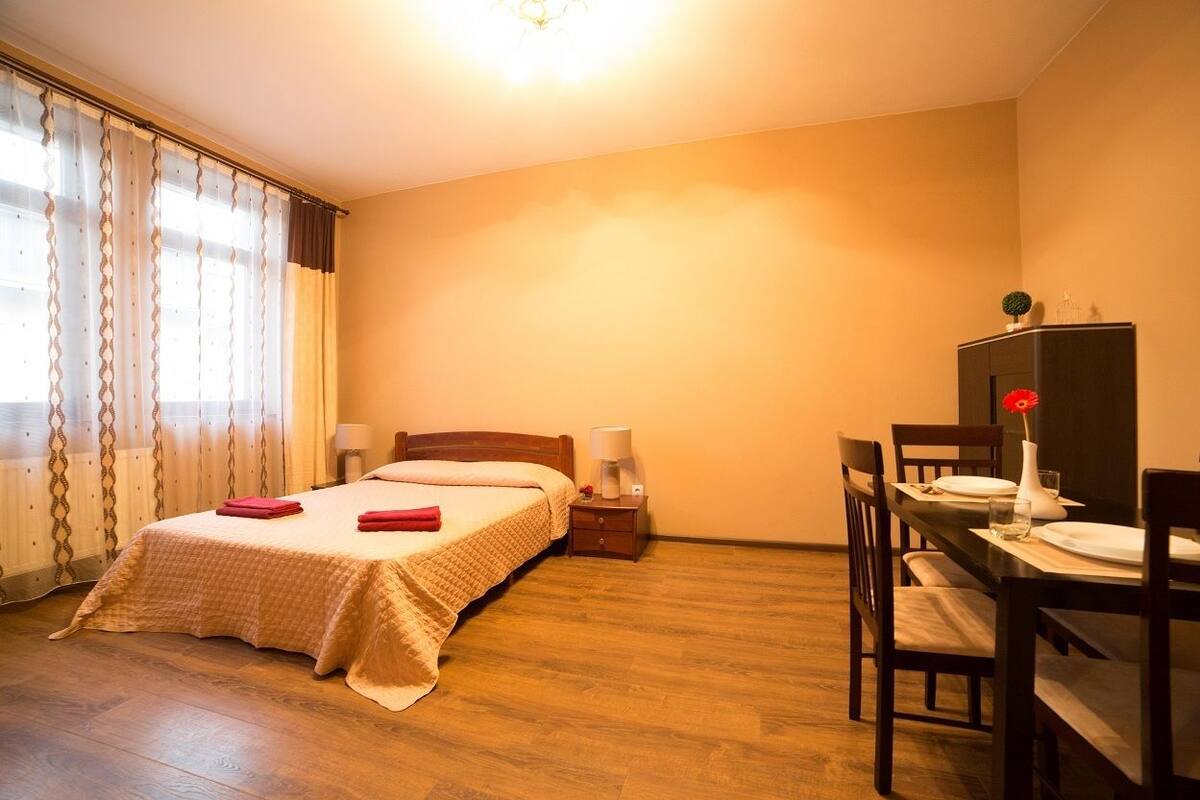Estudio (8/22) | Tabla de planchar con plancha, wifi gratis y ropa de cama