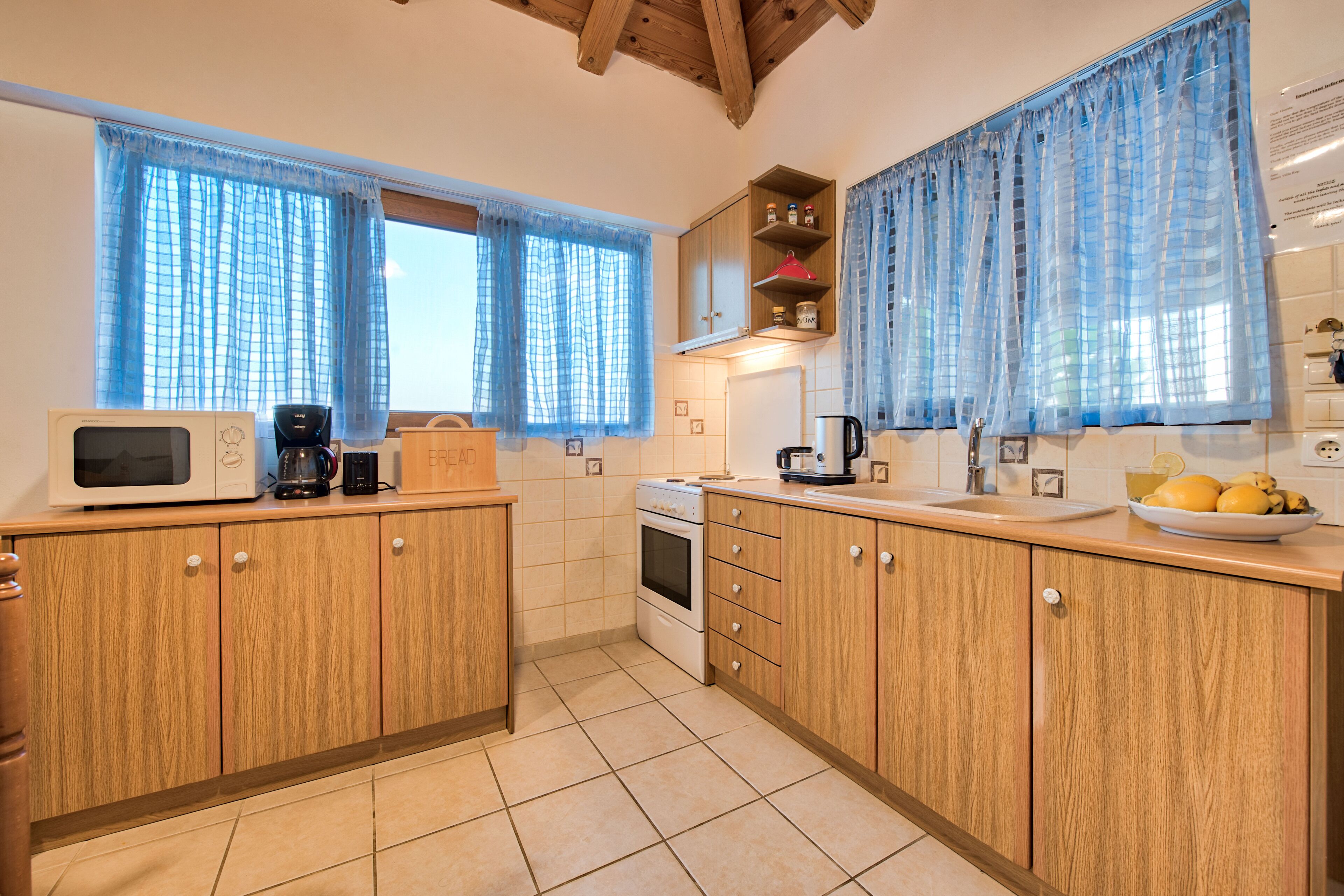 Fridge, microwave, oven, coffee/tea maker