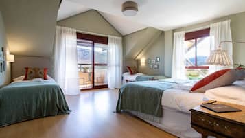 5 bedrooms, iron/ironing board, free WiFi, bed sheets