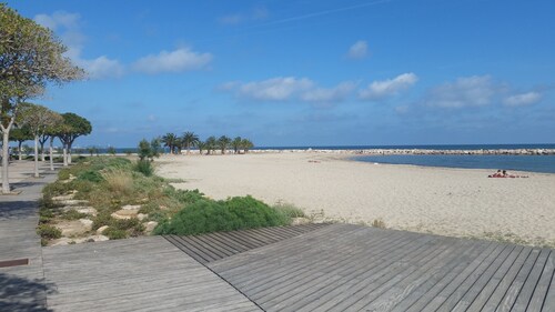 1st floor of villa in residential area with large terrace